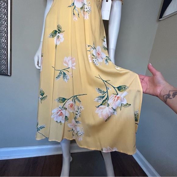 Leith Yellow Floral V Neck Midi Dress - Picture 3 of 9